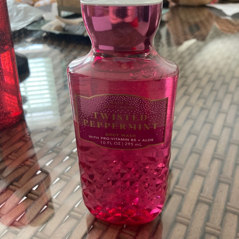 Bath and body twisted peppermint body wash